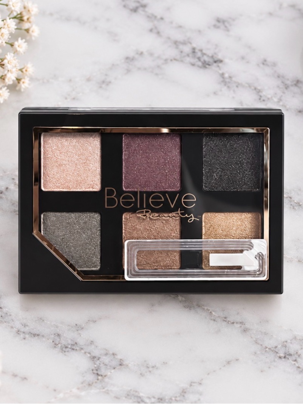 Believe Beauty Eyeshadow Palette in Golden Disco With Shadow Blender Brush